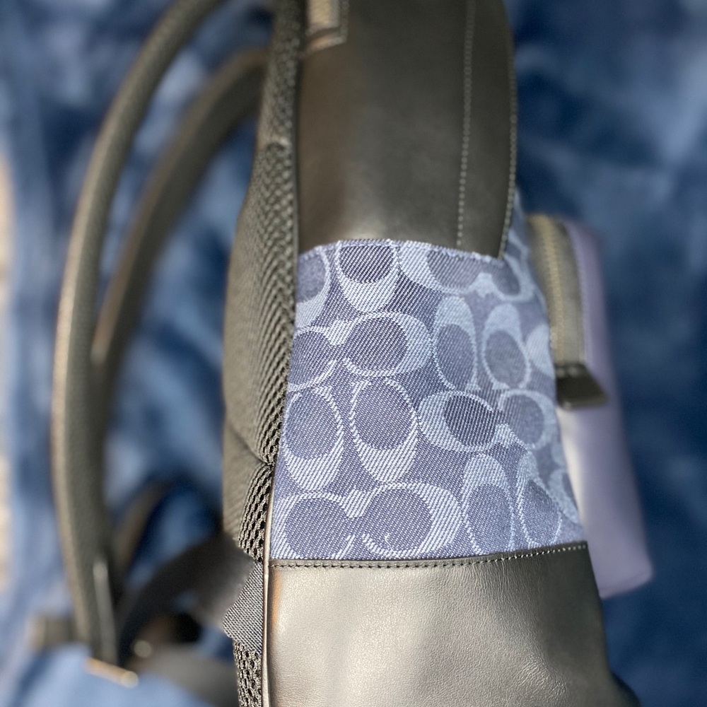 Coach bag !! - Picture 3 of 4